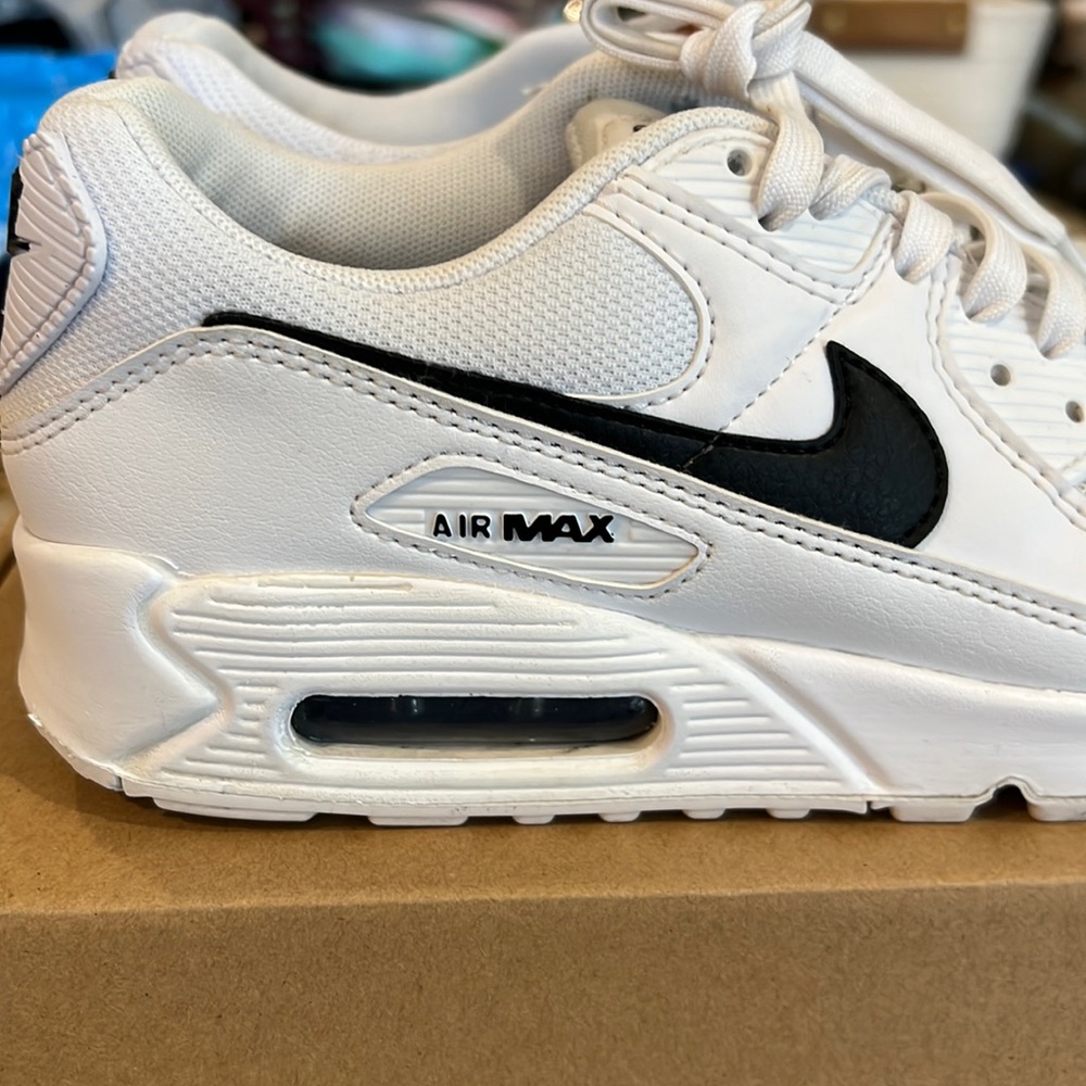 Women’s Nike Air Max 90 size 7.5